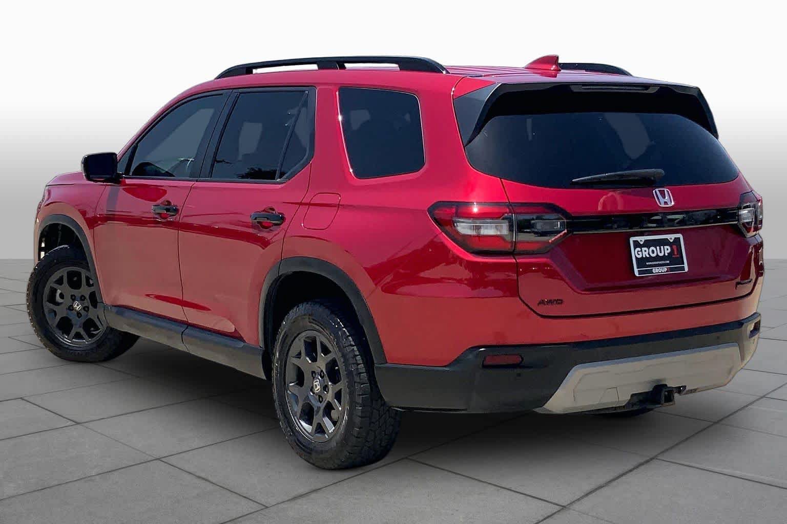 Used 2025 Honda Pilot TrailSport image 11