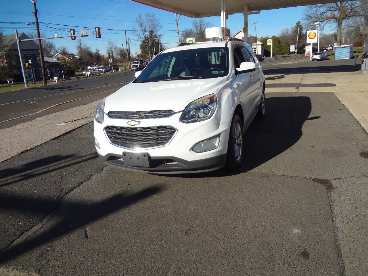 Used 2017 Chevrolet Equinox LT w/ Convenience Package image 2