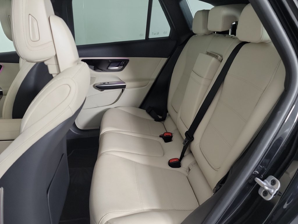 Used 2026 Mercedes-Benz GLC 300 image 11
