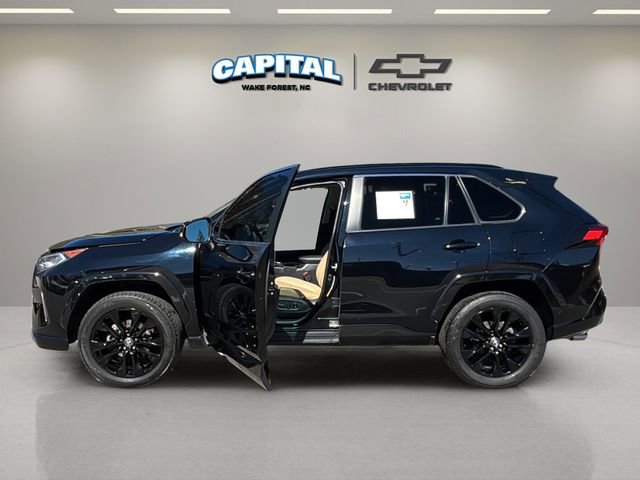 Used 2021 Toyota RAV4 XLE Premium image 13