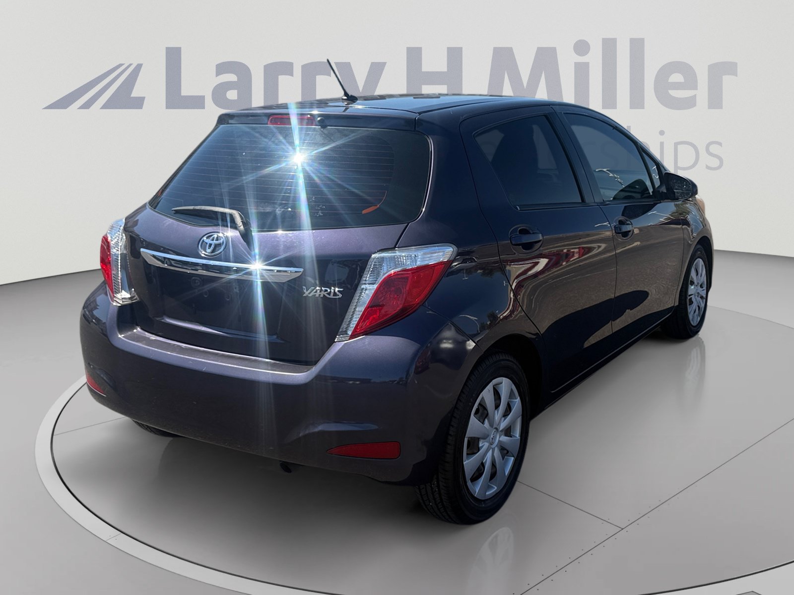 Used 2014 Toyota Yaris L FWD image 5