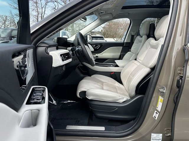 Certified 2025 Lincoln Aviator Reserve w/ Equipment Group 201A image 19