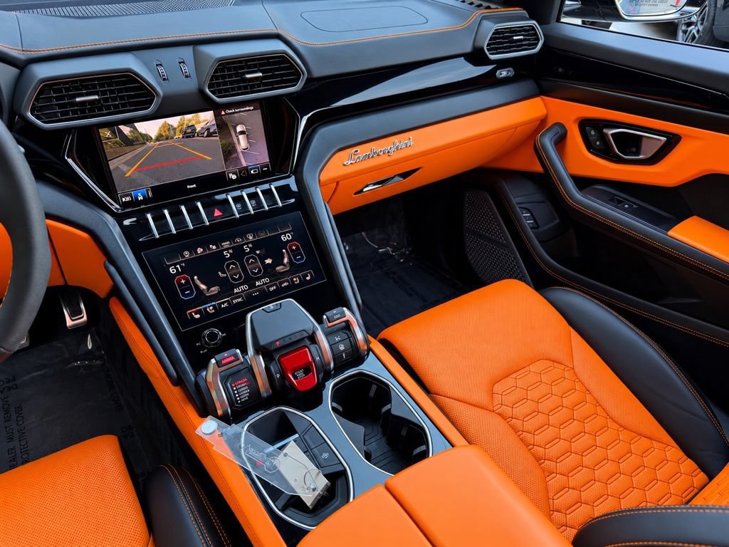 Used 2022 Lamborghini Urus AWD/4WD image 43