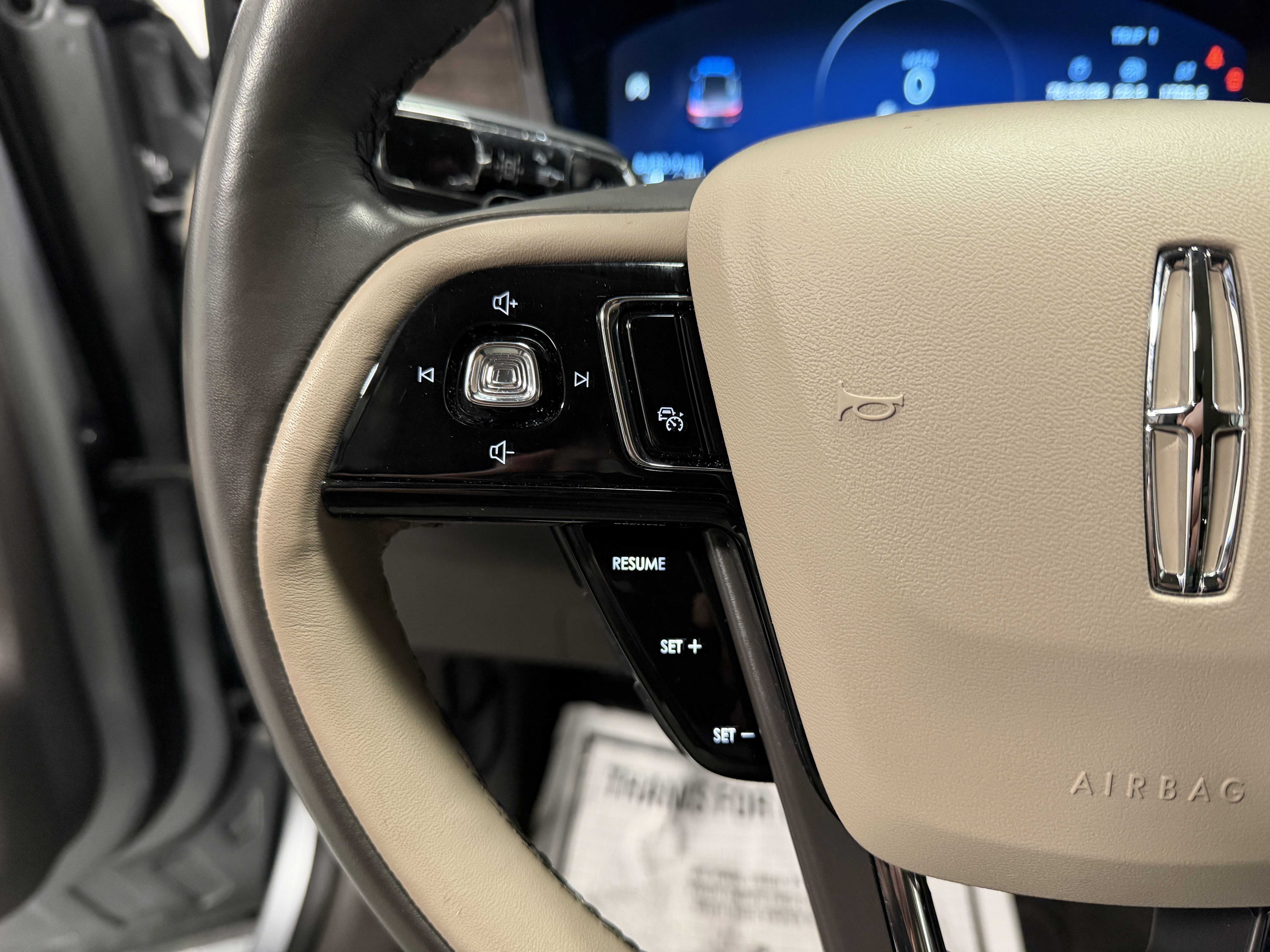 Used 2023 Lincoln Corsair Reserve w/ Equipment Group 201A image 15