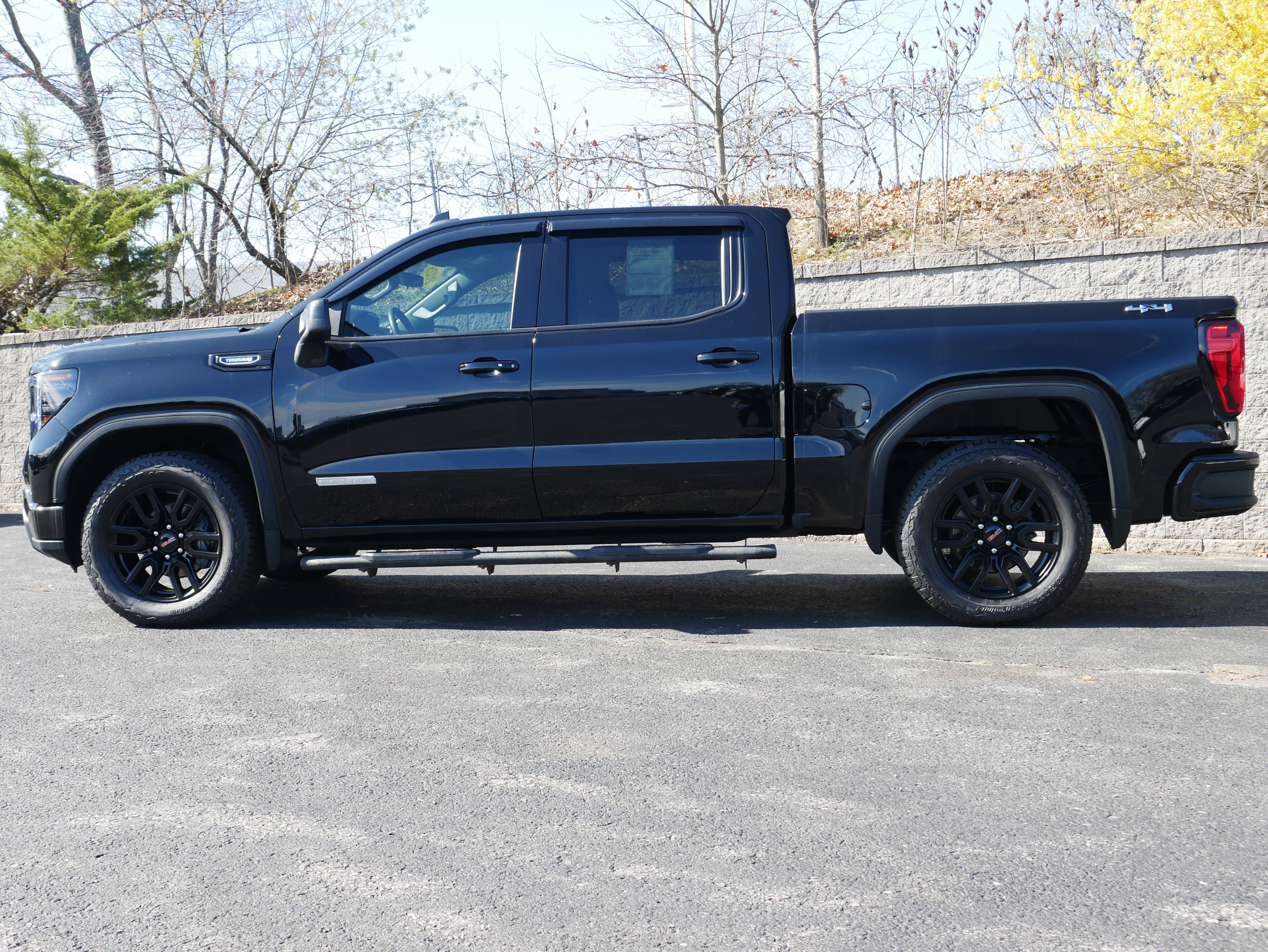 Certified 2025 GMC Sierra 1500 Elevation image 3