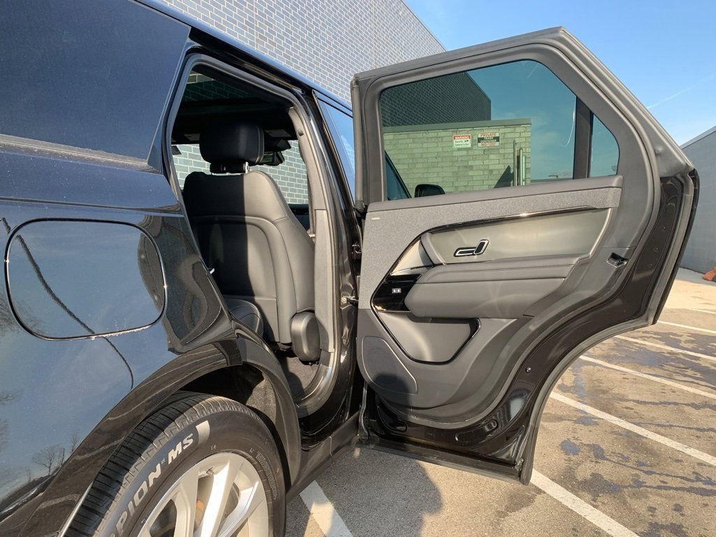 Used 2025 Land Rover Range Rover Sport SE image 12