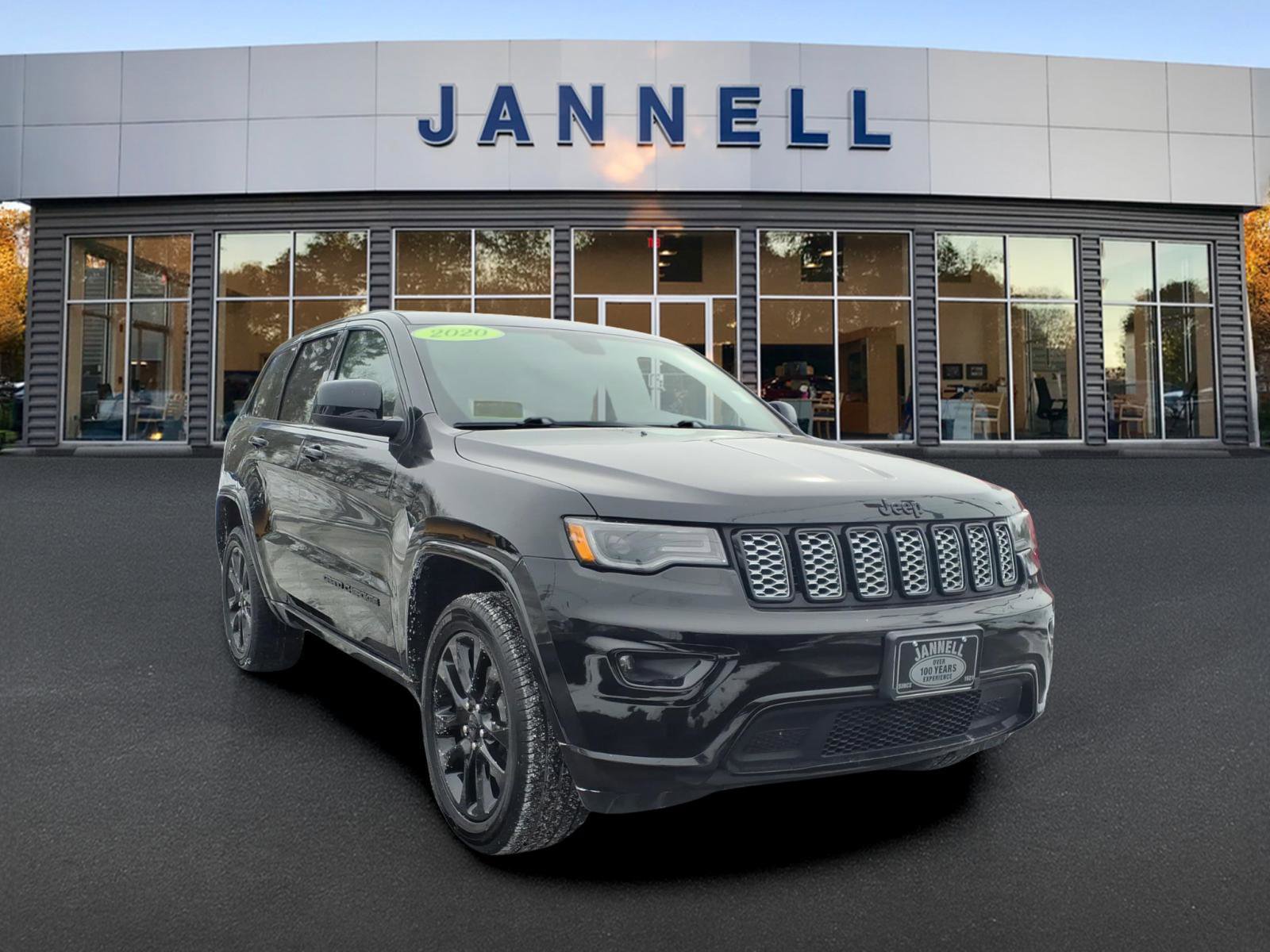 Used 2020 Jeep Grand Cherokee Altitude image 3