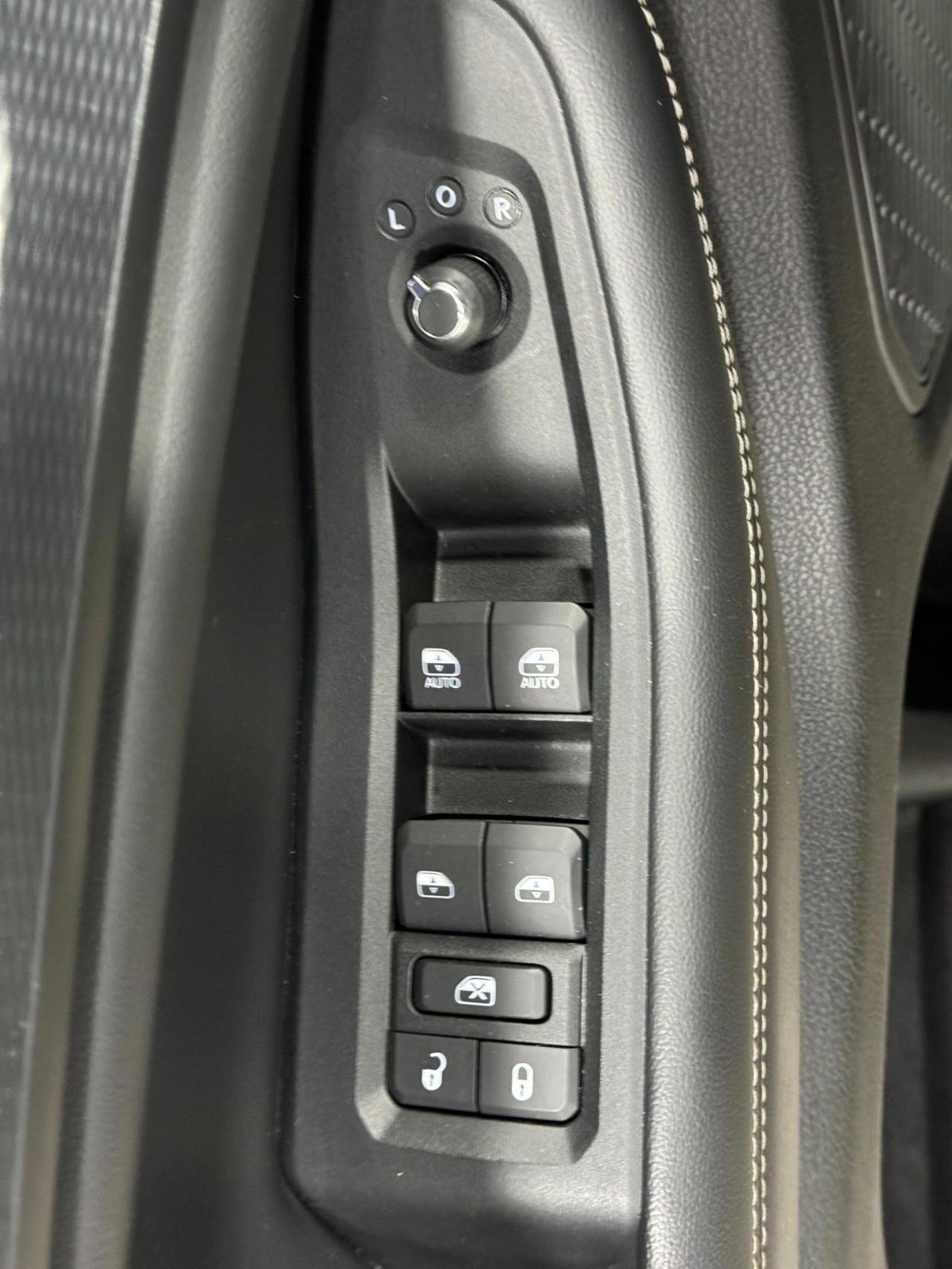 Used 2023 Jeep Grand Cherokee L Laredo image 24