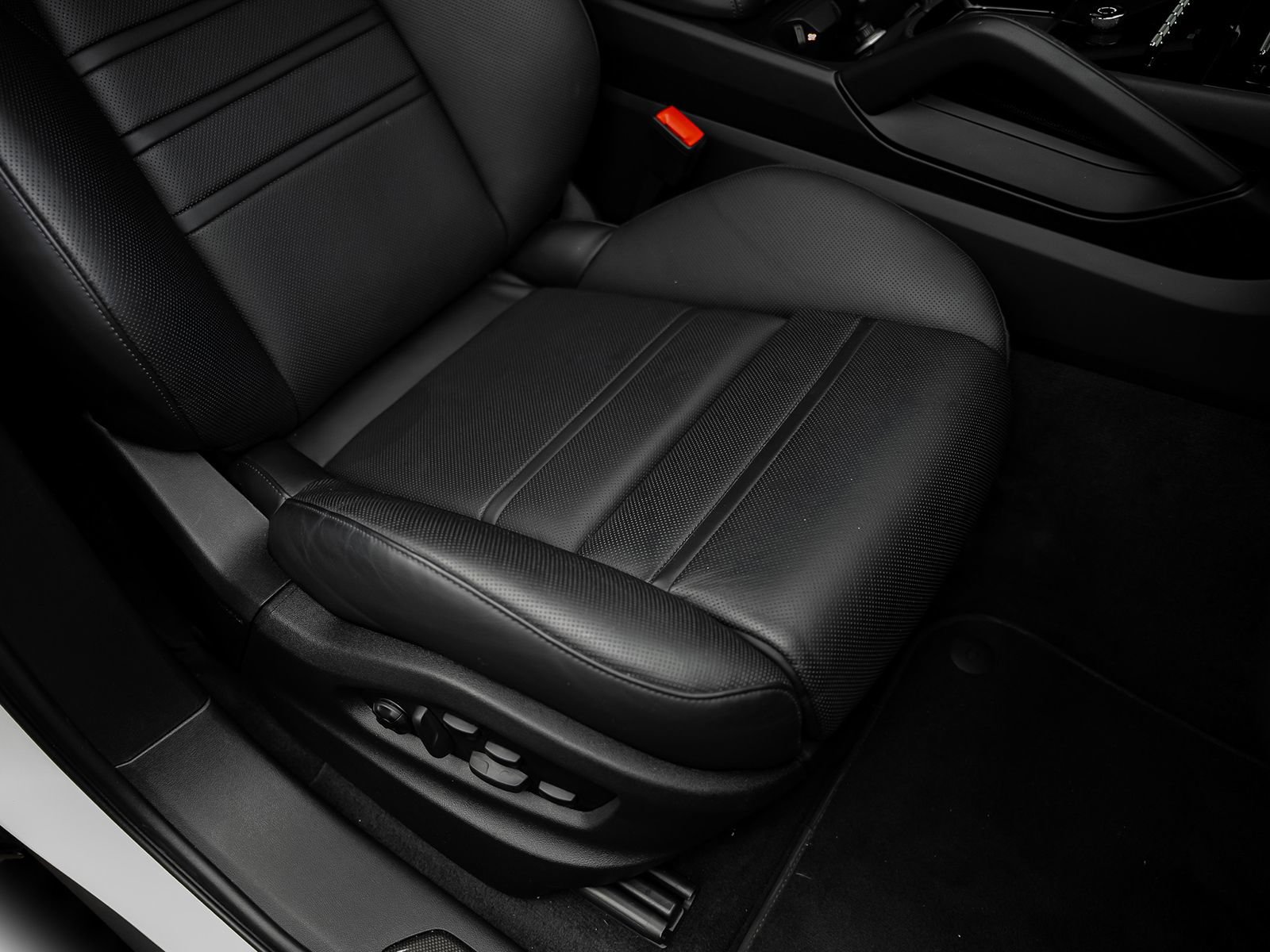 Used 2024 Porsche Cayenne Turbo GT AWD/4WD image 34