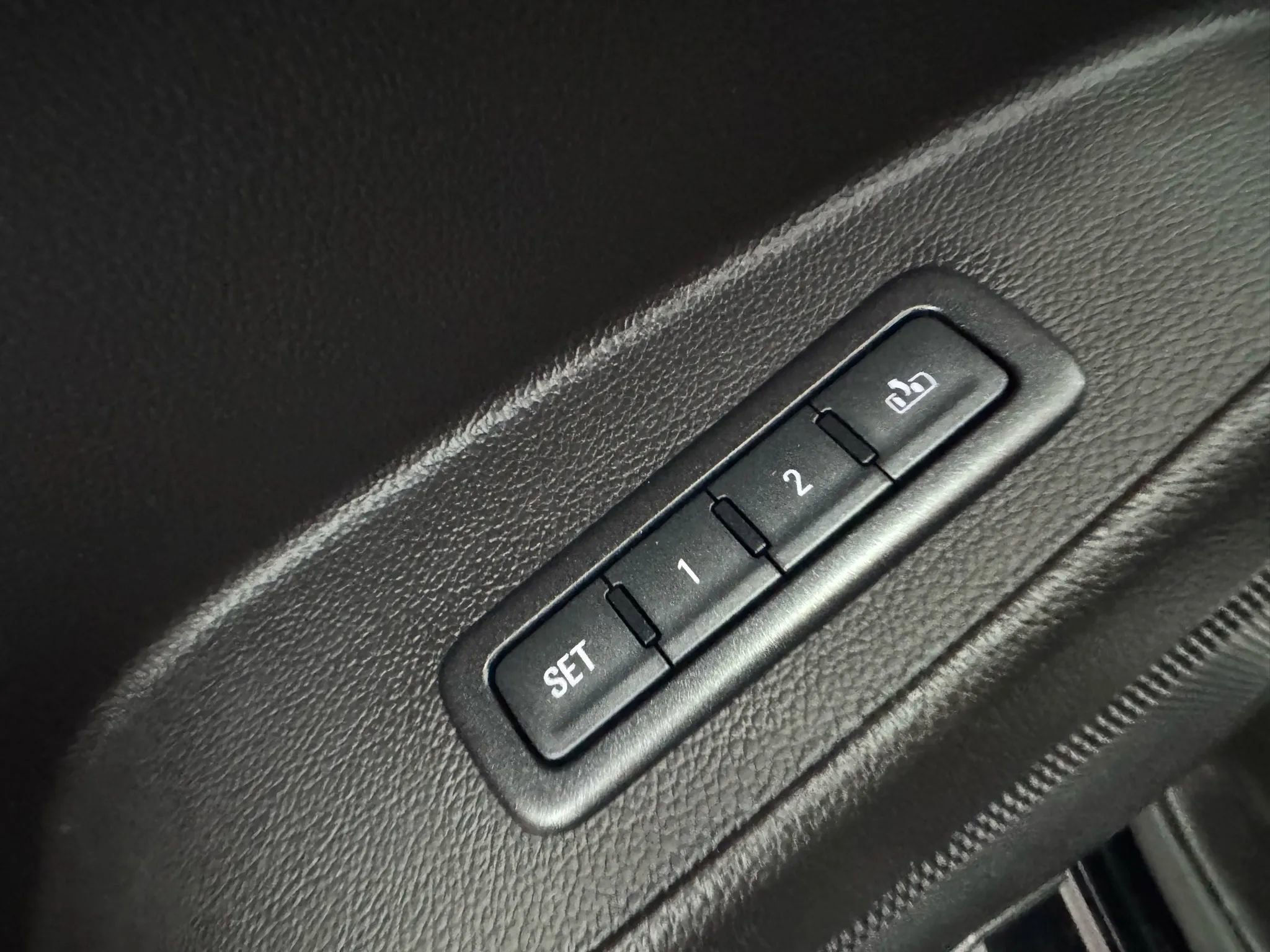 Used 2016 GMC Yukon Denali w/ Enhanced Security Package image 22