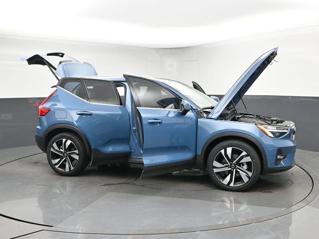 Used 2023 Volvo XC40 B5 Plus w/ Driver Assist Package AWD/4WD image 52