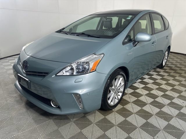 Used 2014 Toyota Prius V Five image 2