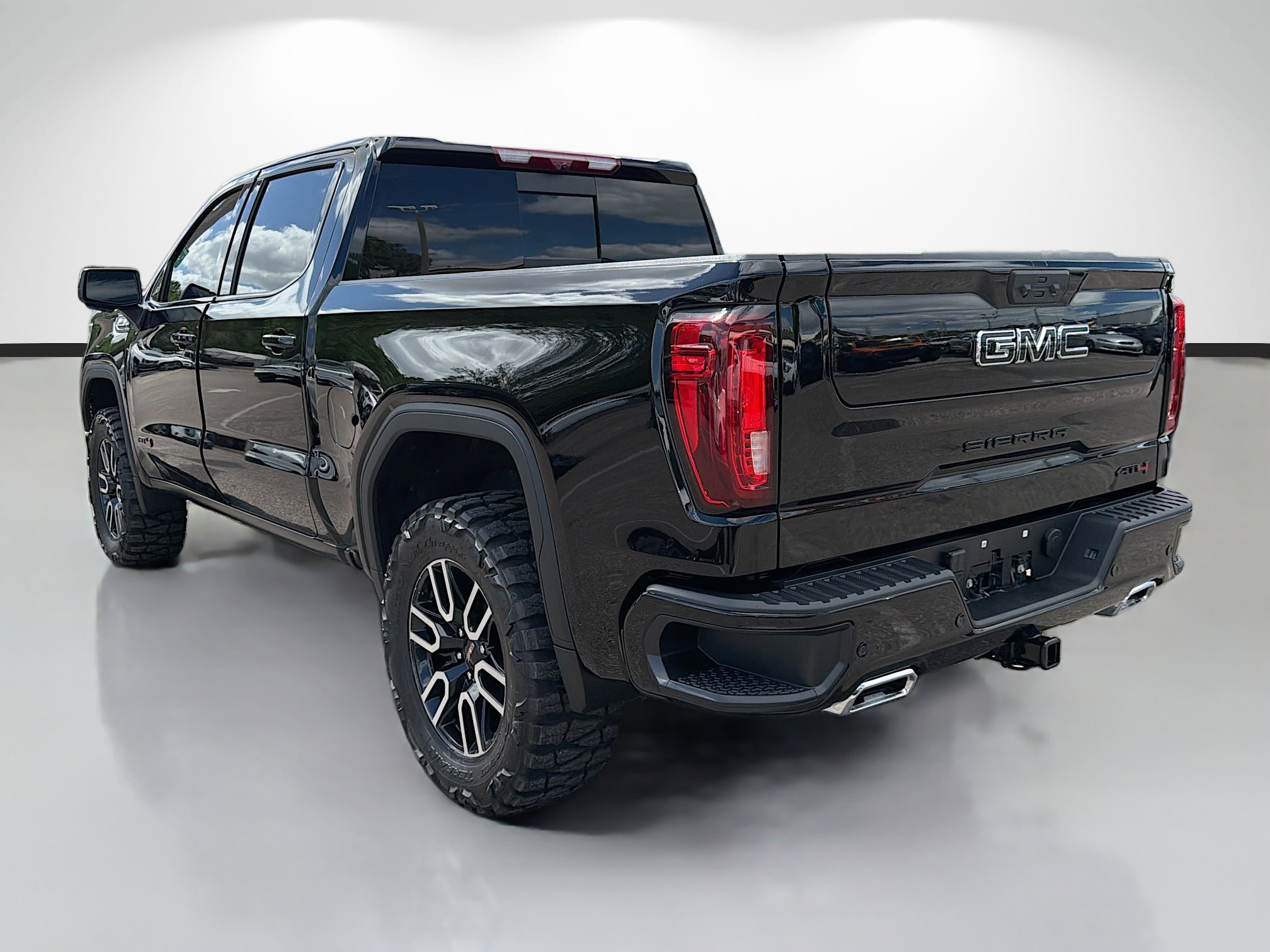 Used 2025 GMC Sierra 1500 AT4 w/ Technology Package image 5