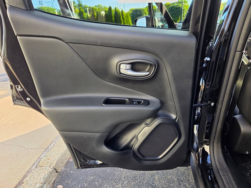 Used 2023 Jeep Renegade Latitude AWD/4WD image 22