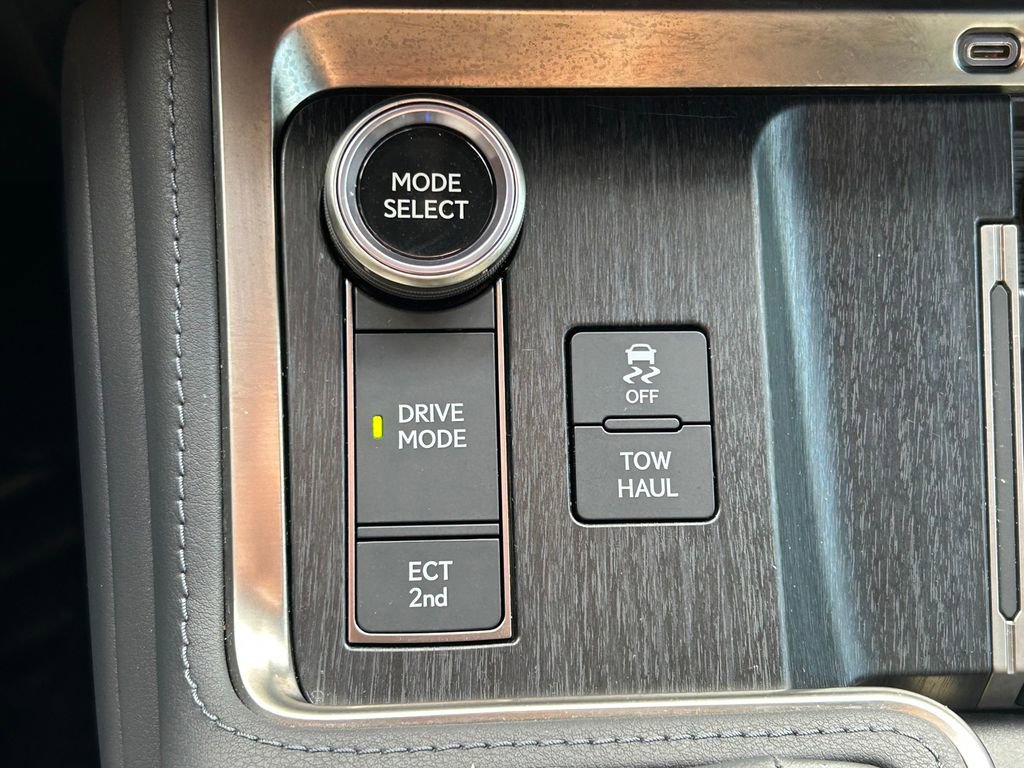 Used 2024 Lexus GX 550 w/ Accessory Package (2T) AWD/4WD image 39