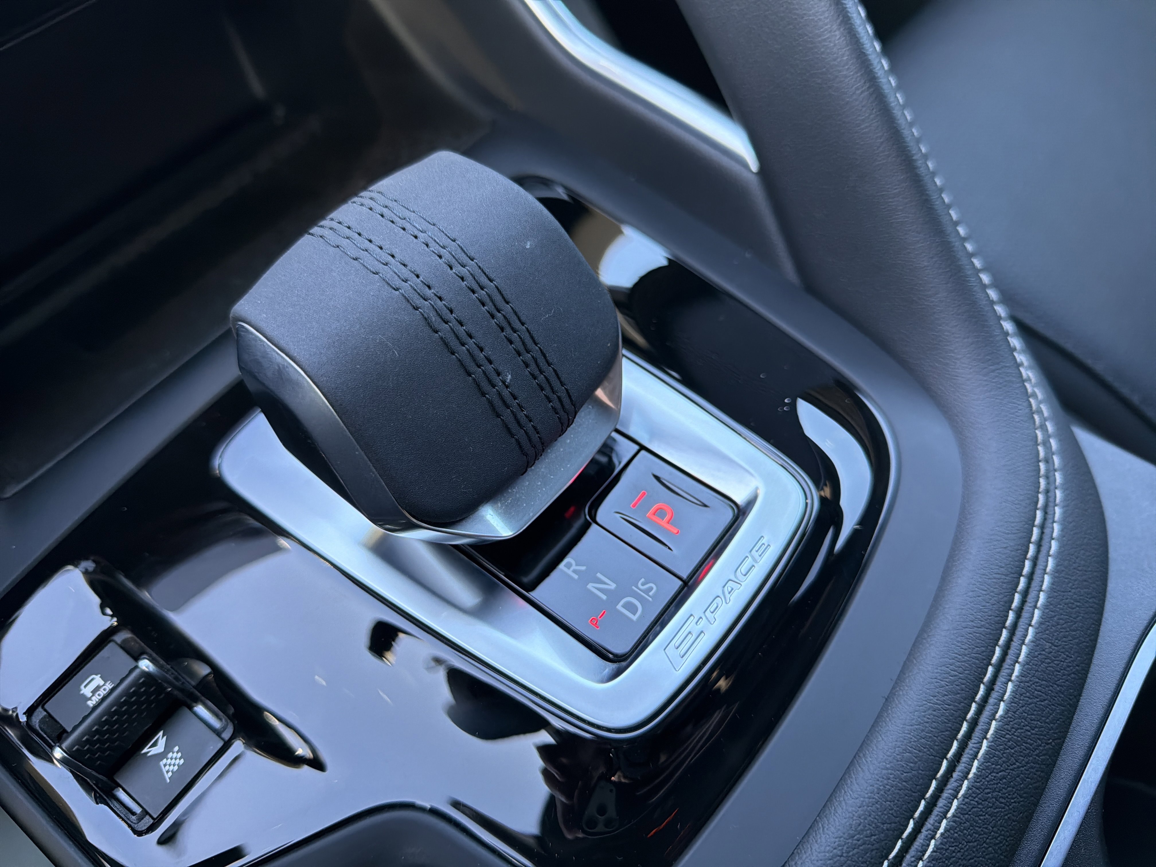 Used 2024 Jaguar E-PACE R-Dynamic SE image 23