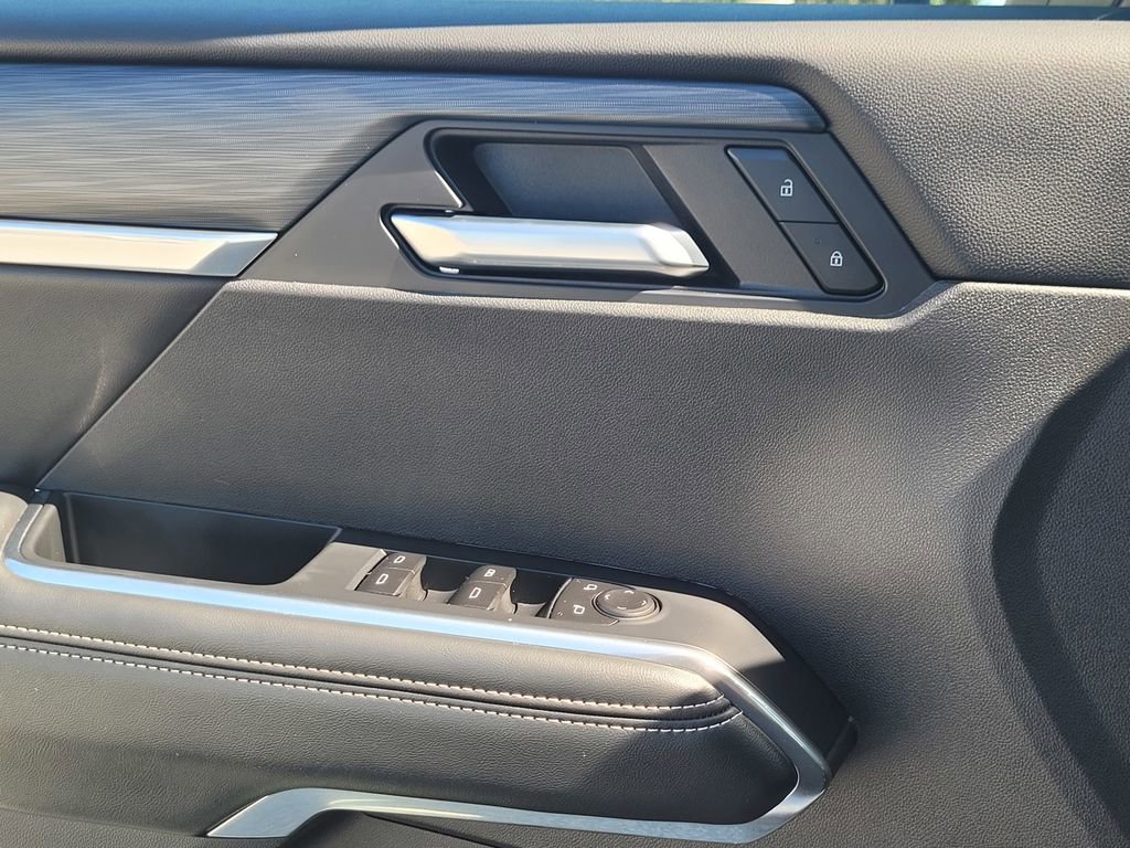 Used 2025 GMC Acadia Elevation image 30