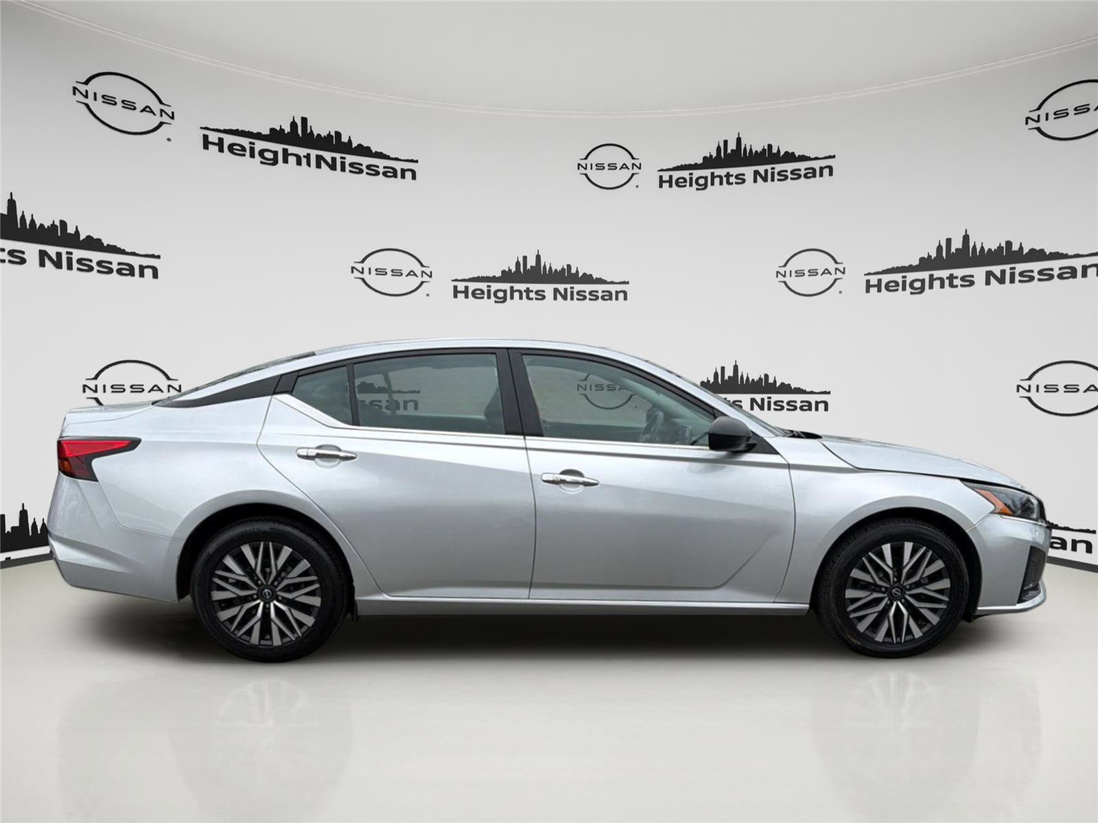 Used 2024 Nissan Altima 2.5 SV image 6