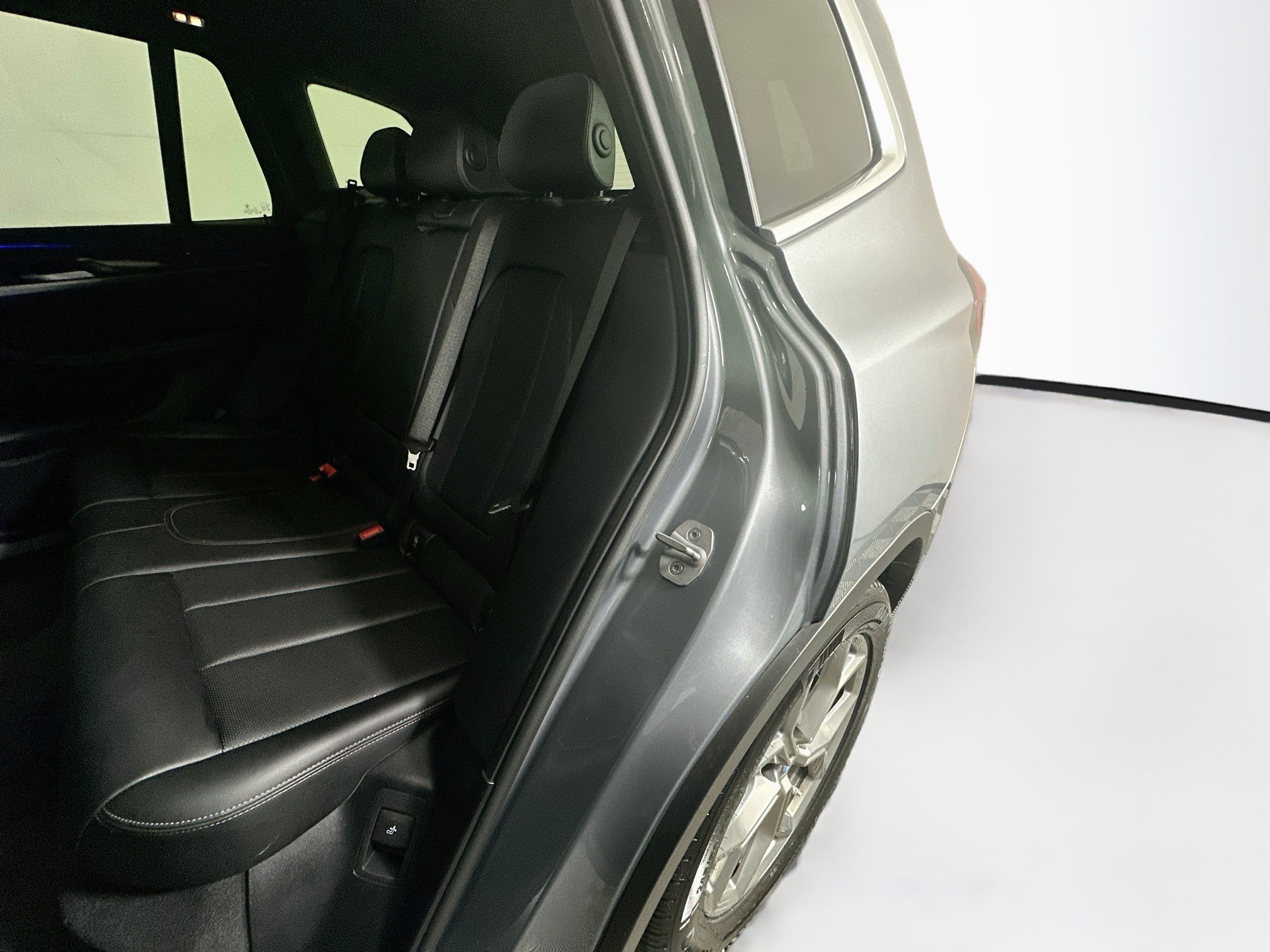 Used 2024 BMW X3 sDrive30i w/ Convenience Package RWD image 26