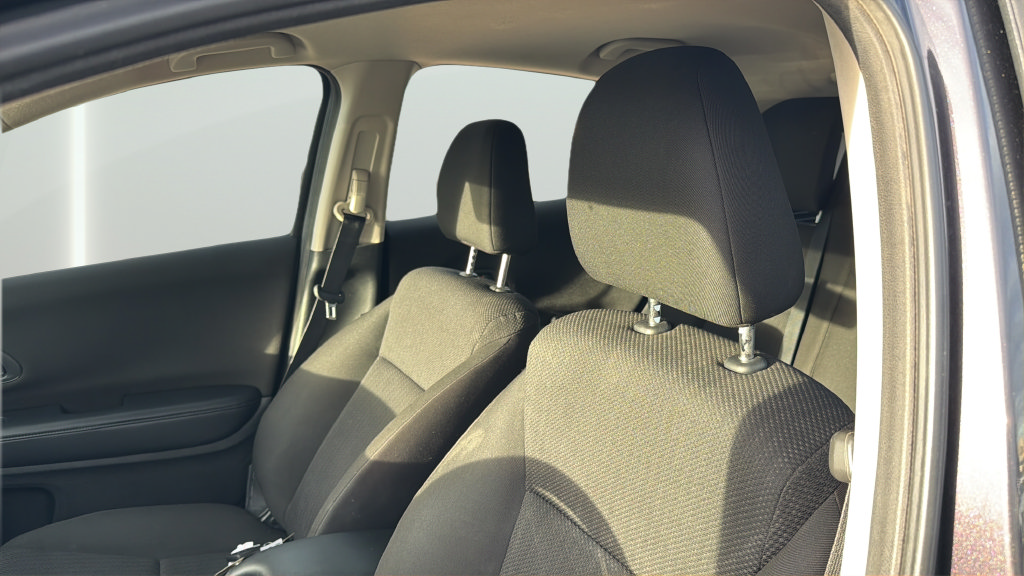 Used 2016 Honda HR-V LX image 11
