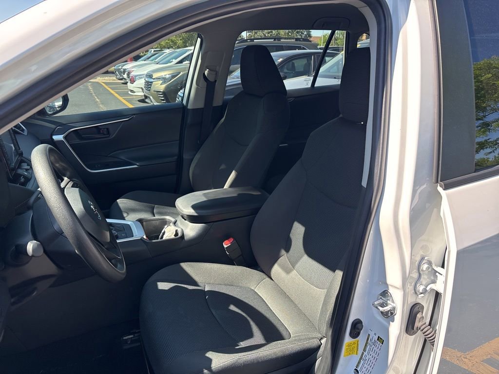 Used 2022 Toyota RAV4 LE AWD/4WD image 8