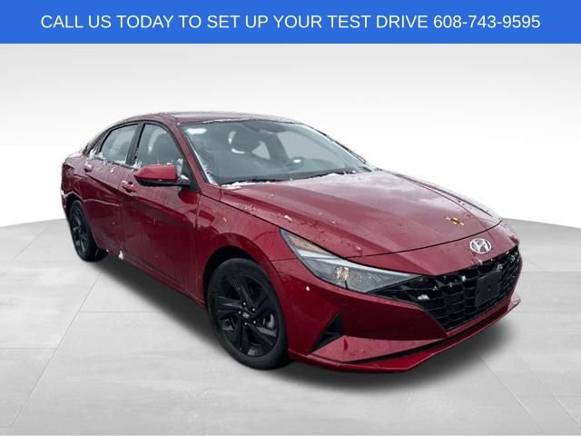 Used 2023 Hyundai Elantra SEL w/ Cargo Package image 3
