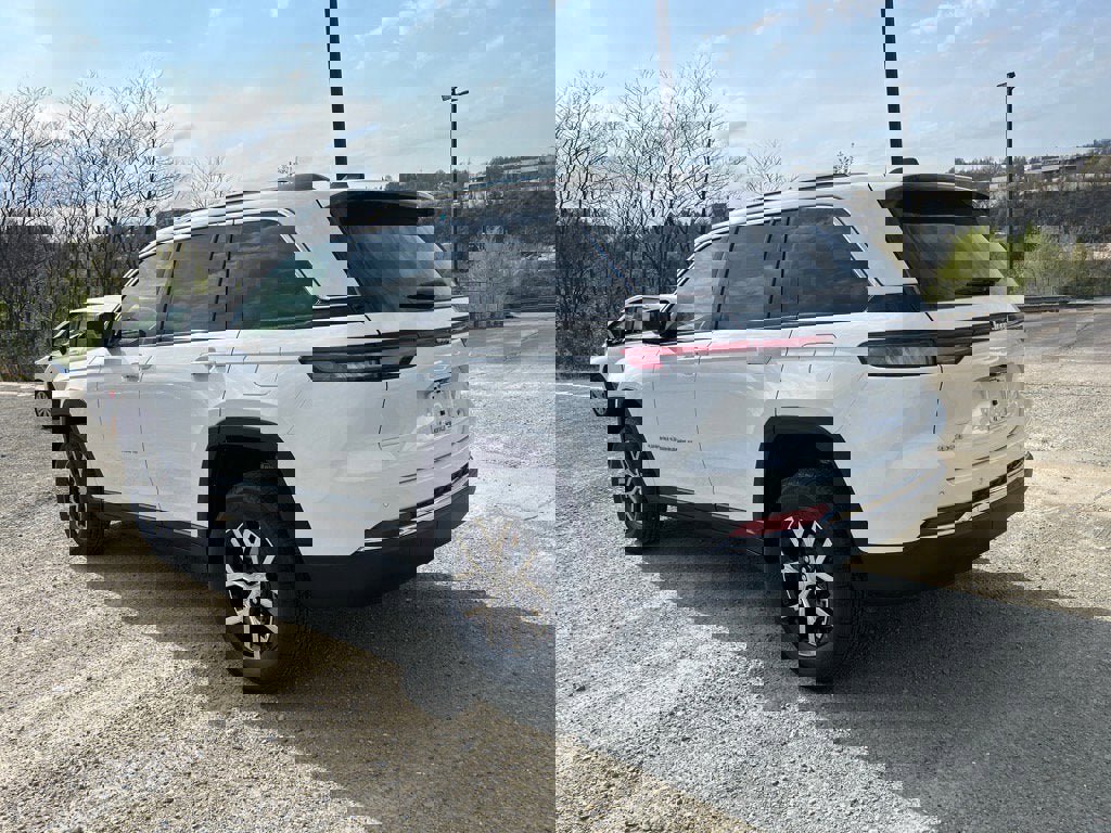 New 2025 Jeep Grand Cherokee Limited image 3