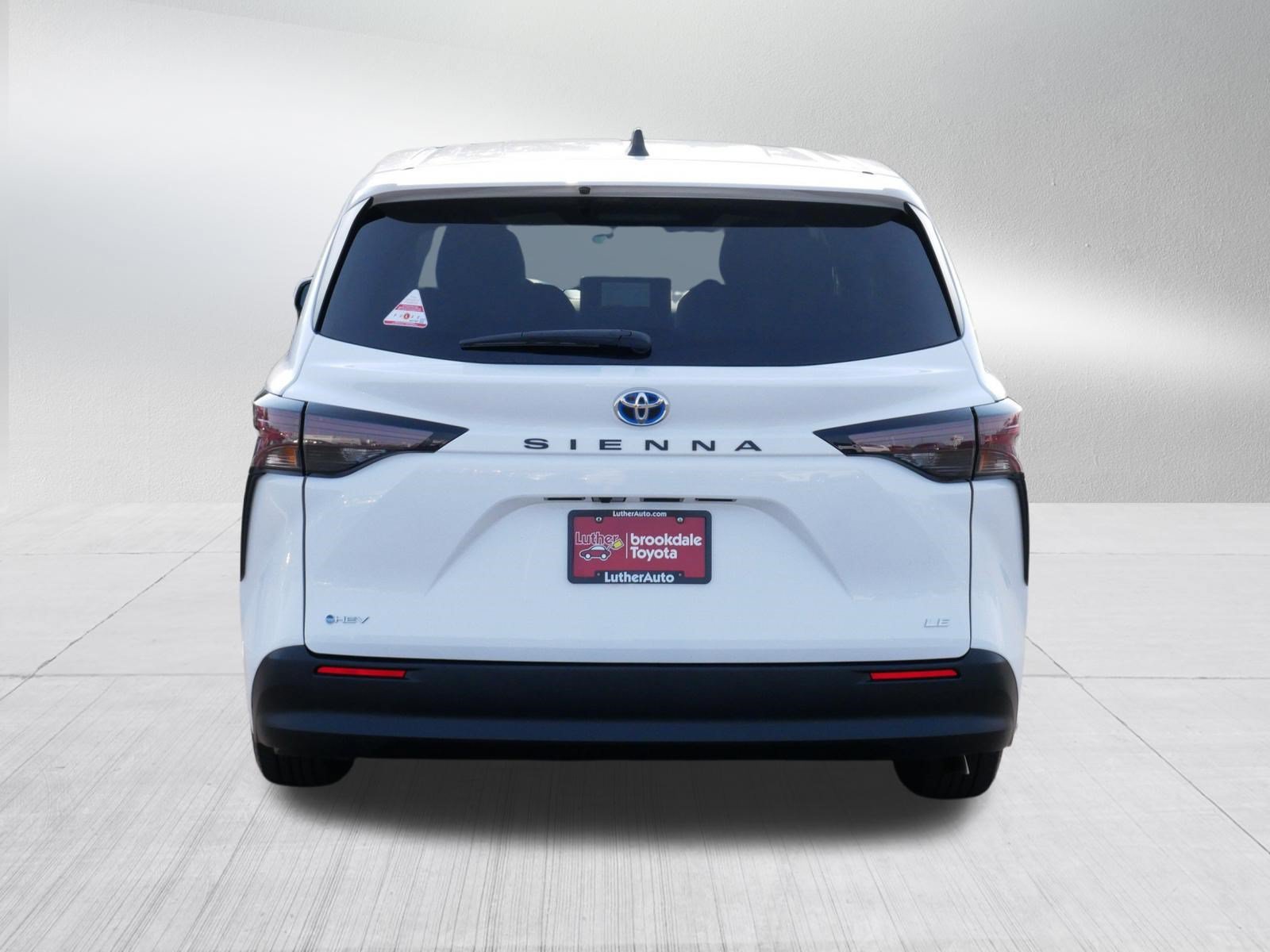 Certified 2025 Toyota Sienna LE FWD image 6