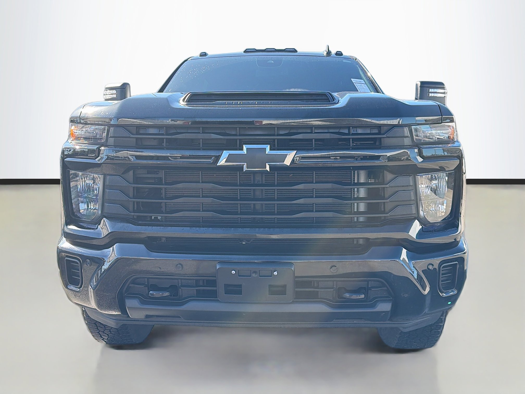 Used 2025 Chevrolet Silverado 2500 Custom w/ Custom Value Package image 8