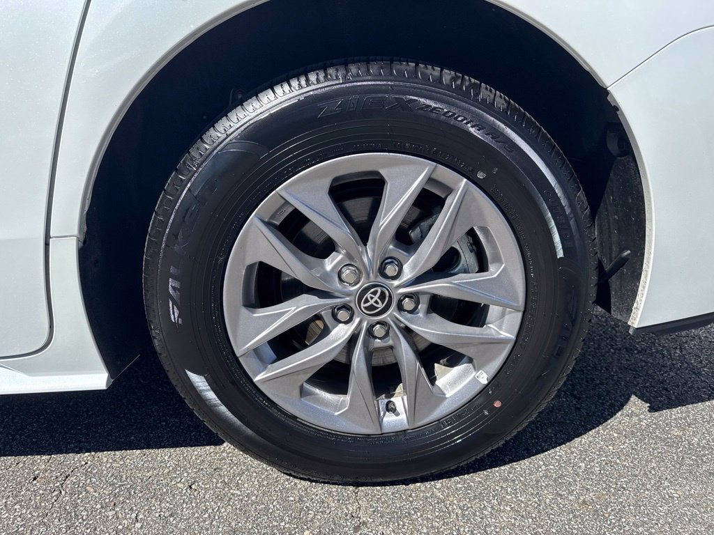 Certified 2026 Toyota Sienna XLE FWD image 42
