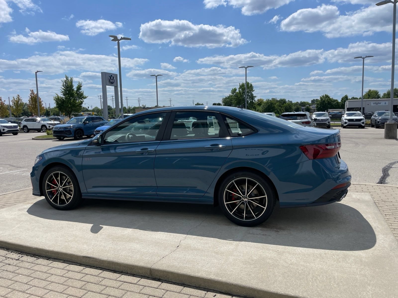 Used 2026 Volkswagen Jetta GLI Autobahn FWD image 9