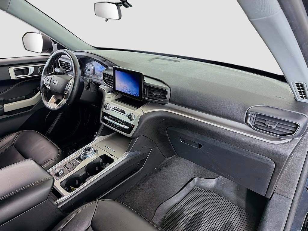 Used 2022 Ford Explorer XLT w/ Equipment Group 202A image 18