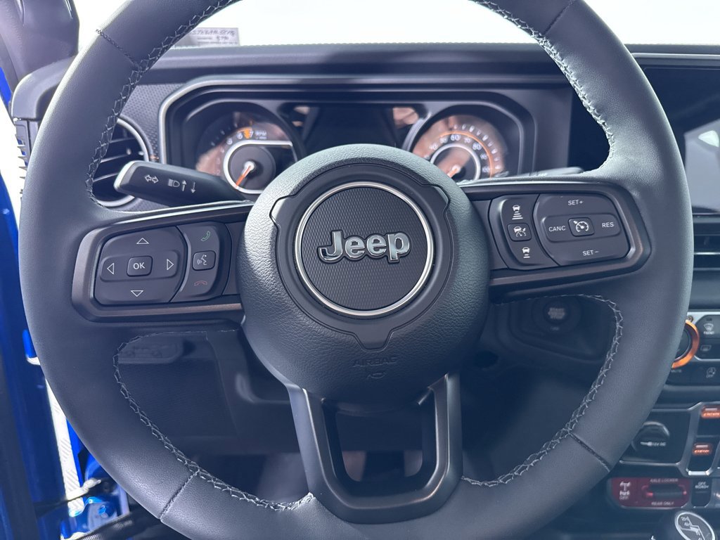 Used 2025 Jeep Gladiator Mojave w/ Convenience Group AWD/4WD image 21