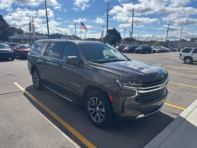 Used 2021 Chevrolet Suburban LT w/ LT Signature Package AWD/4WD image 3