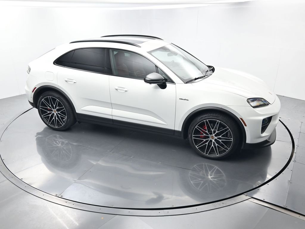 Certified 2025 Porsche Macan 4S Electric AWD/4WD image 38