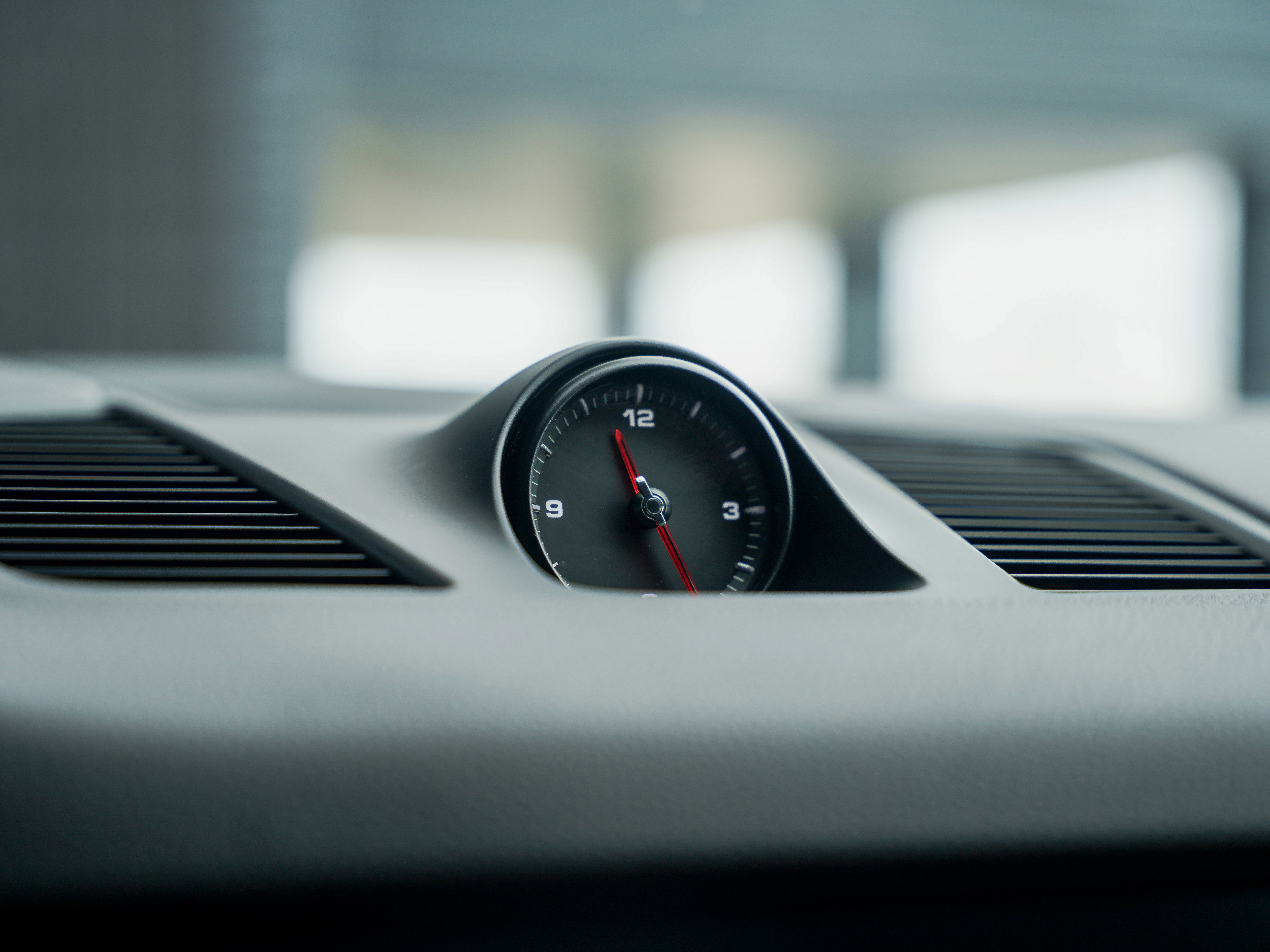 Certified 2022 Porsche Cayenne Platinum Edition image 22