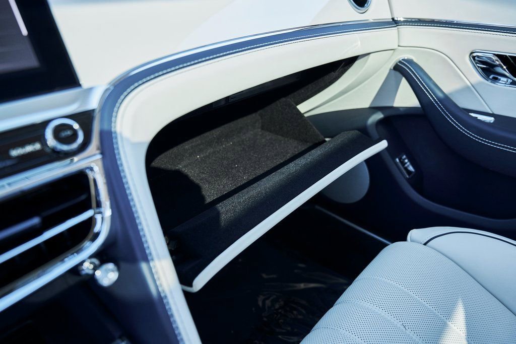 Used 2024 Bentley Flying Spur V8 image 78