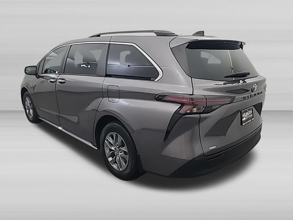 Used 2023 Toyota Sienna XLE AWD/4WD image 6