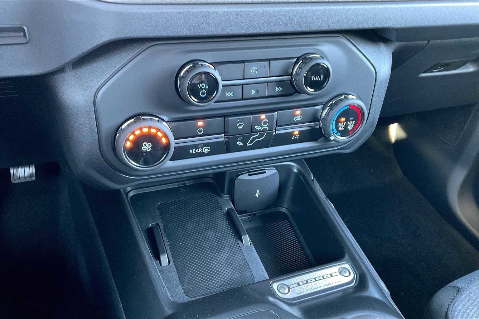 New 2025 Ford Bronco Base image 16