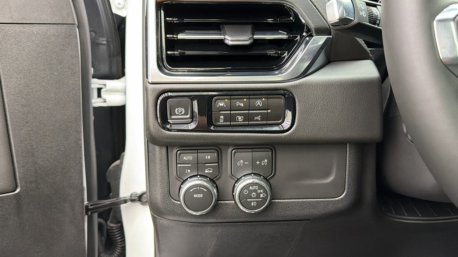 Used 2026 GMC Yukon Denali w/ Sun & Power Step Package AWD/4WD image 26
