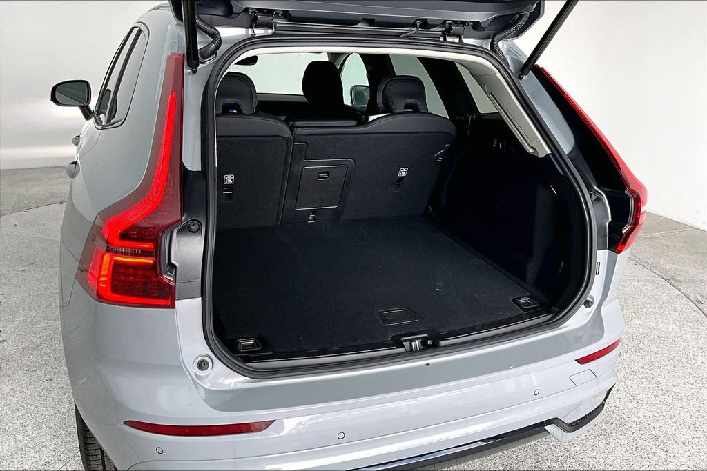 New 2026 Volvo XC60 B5 Core w/ Climate Package AWD/4WD image 32