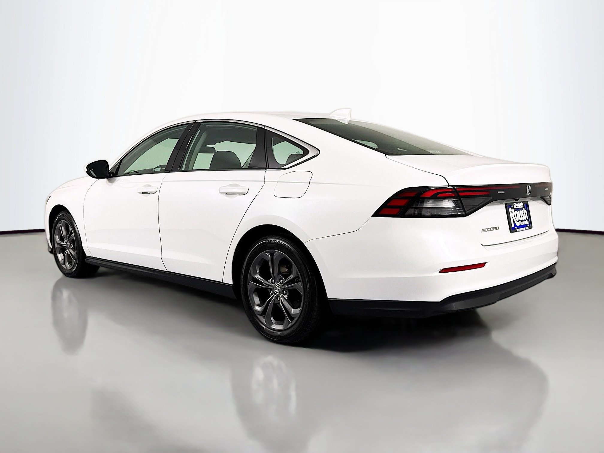 Certified 2023 Honda Accord EX image 7