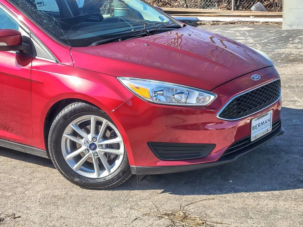 Used 2015 Ford Focus SE image 2