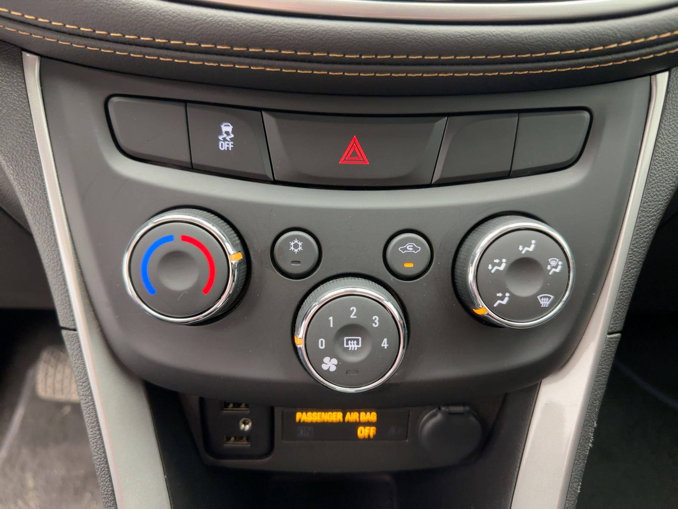 Used 2022 Chevrolet Trax LT w/ LT Convenience Package image 18