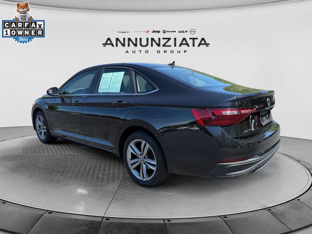 Used 2024 Volkswagen Jetta SE FWD image 3
