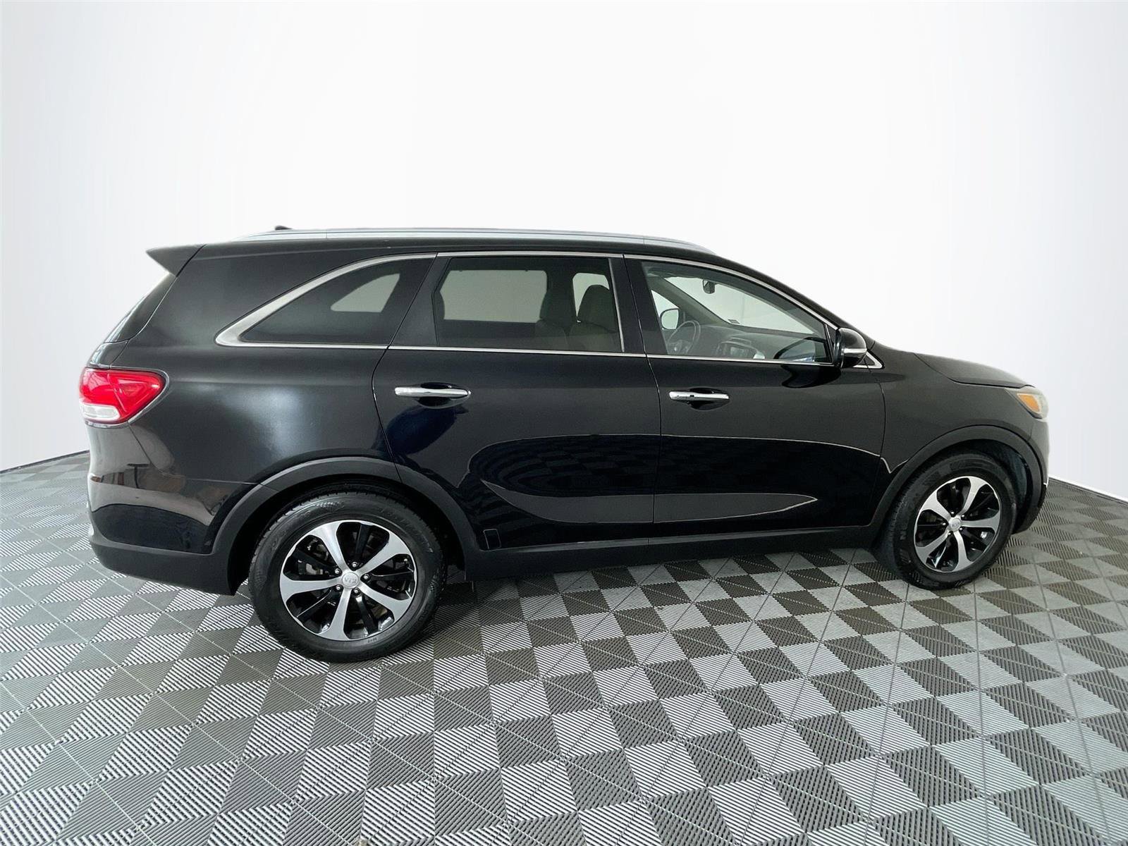 Used 2017 Kia Sorento EX FWD image 10