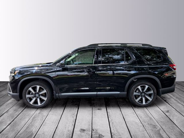 Used 2025 Honda Pilot Touring image 2