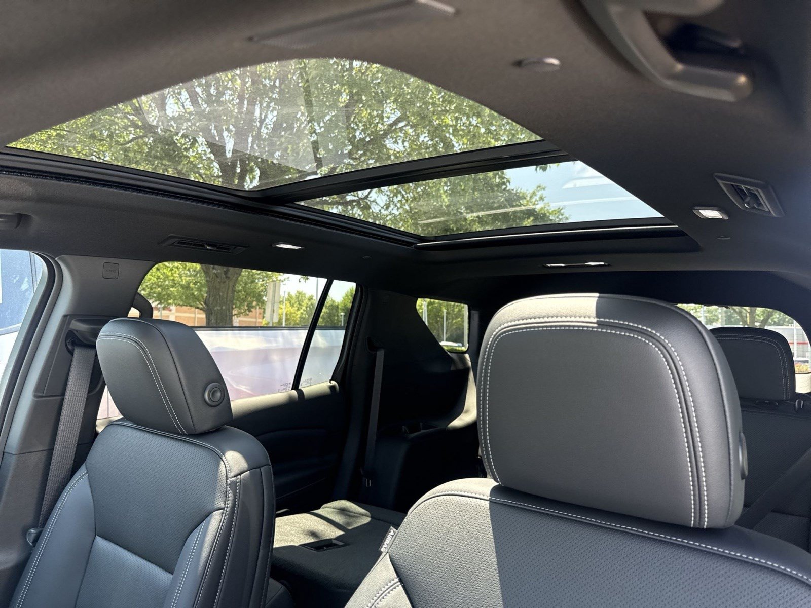 New 2026 Chevrolet Traverse LT w/ Sun and Wheel Package AWD/4WD image 16