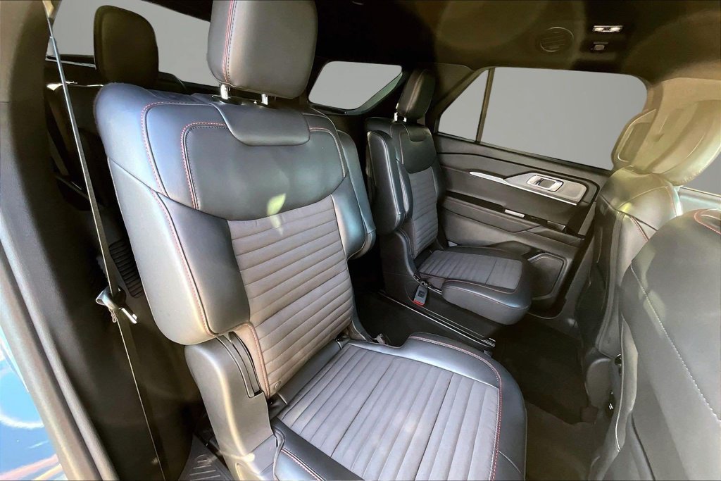 Used 2025 Ford Explorer ST-Line w/ Premium Package RWD image 23