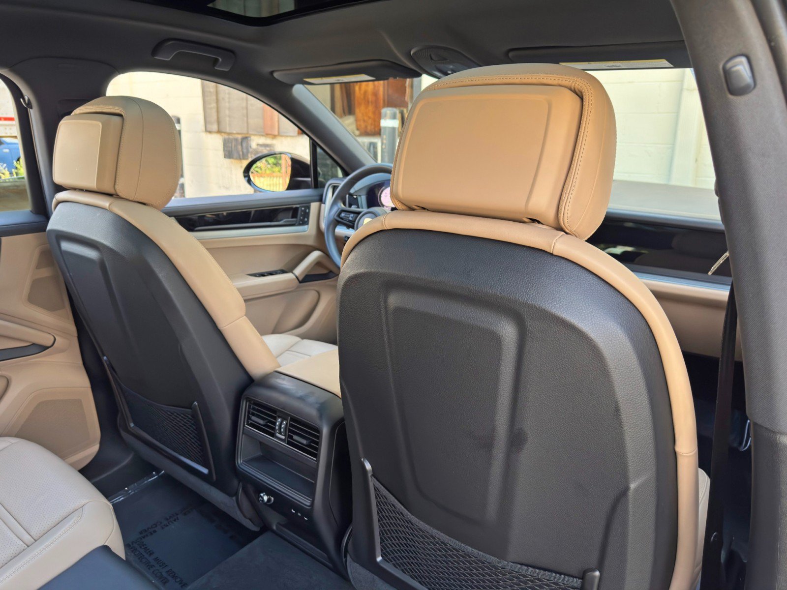 Used 2024 Porsche Cayenne Coupe AWD/4WD image 41